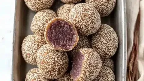 Irresistible red bean sesame balls with a crunchy exterior and sweet filling