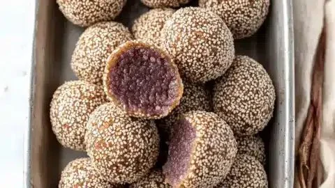 Delicious red bean sesame balls, a sweet treat for dessert lovers