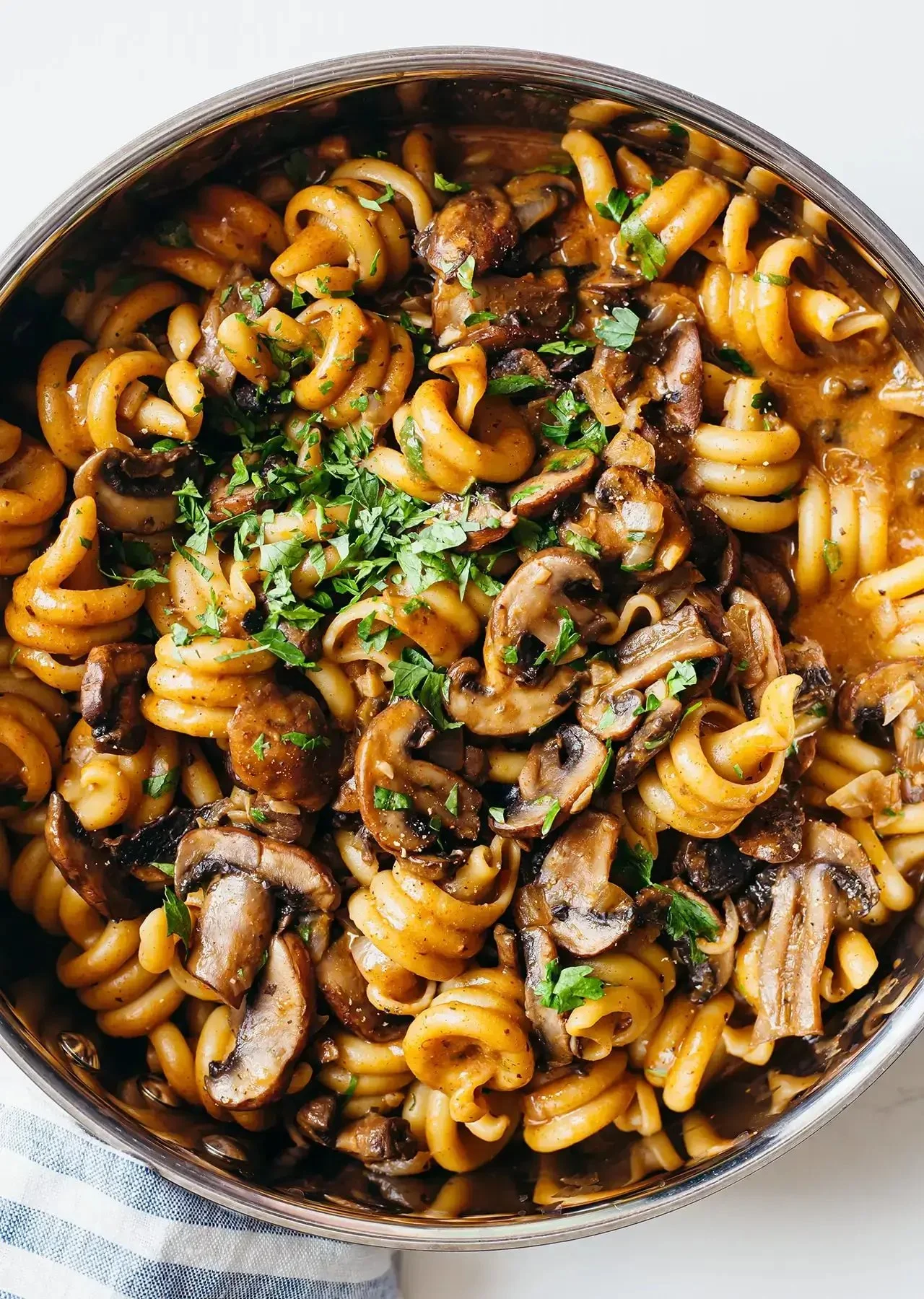 One pot vegan mushroom stroganoff with fresh mushrooms and herbs